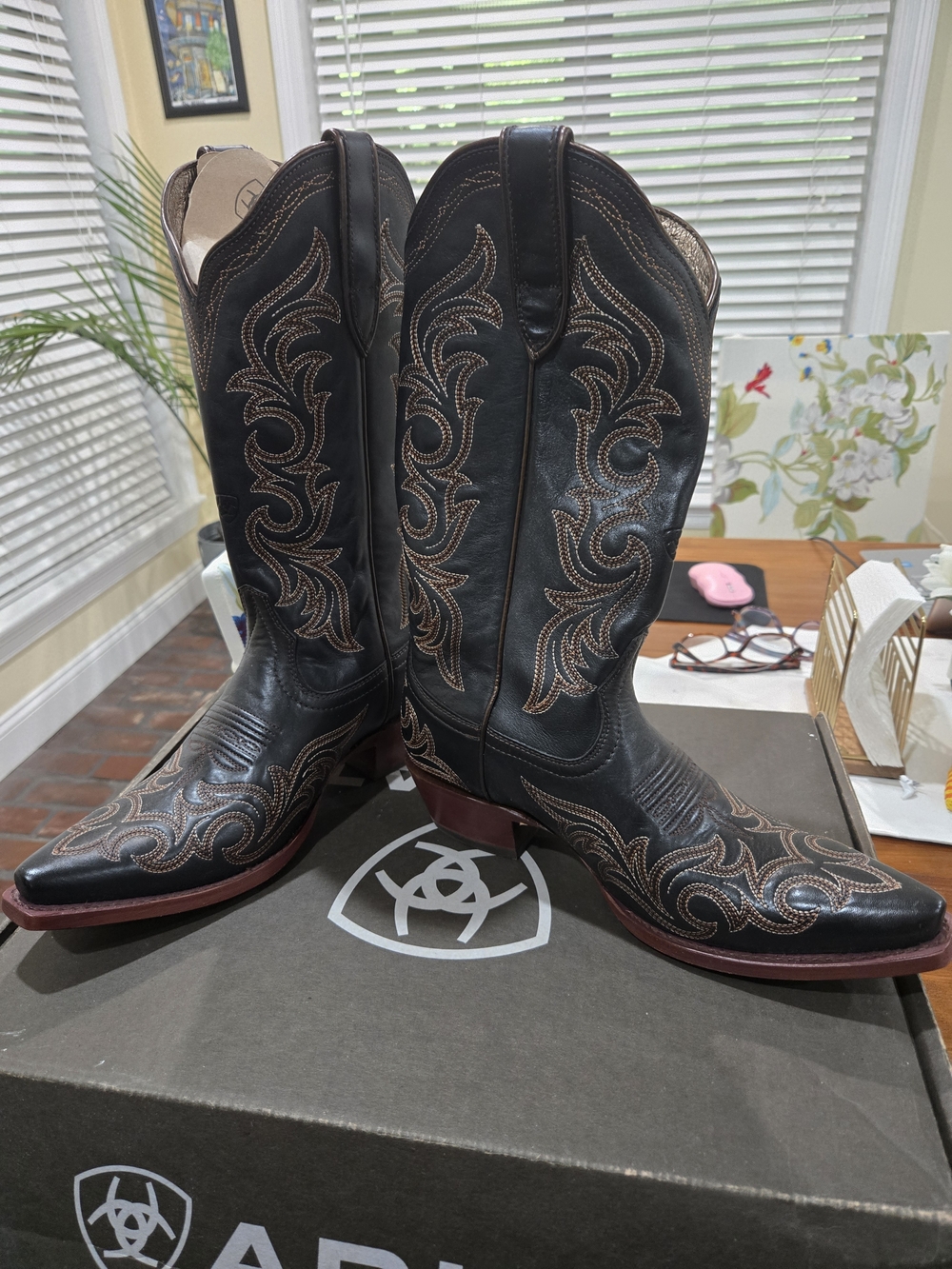 Ariat Black Embroidered Western Cowboy Boots - Stylish Scroll Stitching